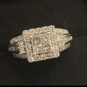 Zales Amazing♥️ 10k gold diamond wedding ring